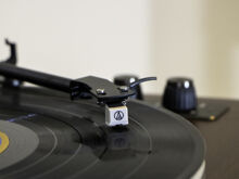 Lenco LS-470WA - Hi-Fi gramofon s reproduktory a Bluetooth (7)